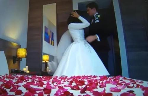 Đêm tân hôn nghe chồng tiết lộ tiền lương, cô dâu làm chuyện không ngờ Ảnh 1