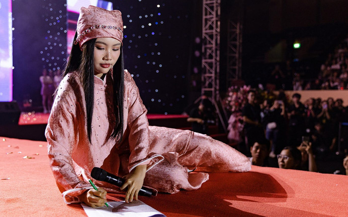 1001 tình huống 'khó đỡ' khi đi hát của Phương Mỹ Chi: Xứng danh 'cây hài' Vpop! Ảnh 2