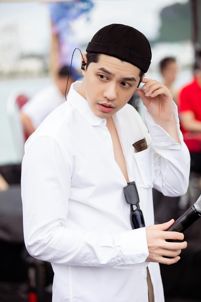 Nam ca sĩ đã quyết định hỗ trợ một khán giả nhắn tin xin tiền mình.