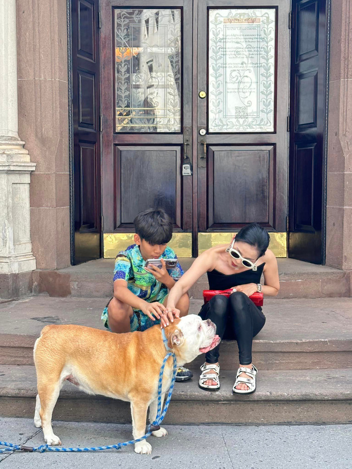 Trước khi con trai đi học, Lệ Quyên đã đưa nhóc tỳ đi sang Mỹ du lịch cùng với Lâm Bảo Châu