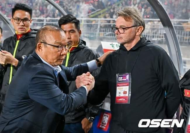 Thật hài hước khi chuyện HLV Troussier chưa xây được lối chơi cho tuyển Việt Nam bị đổ lỗi do... HLV Park Hang Seo.&nbsp;