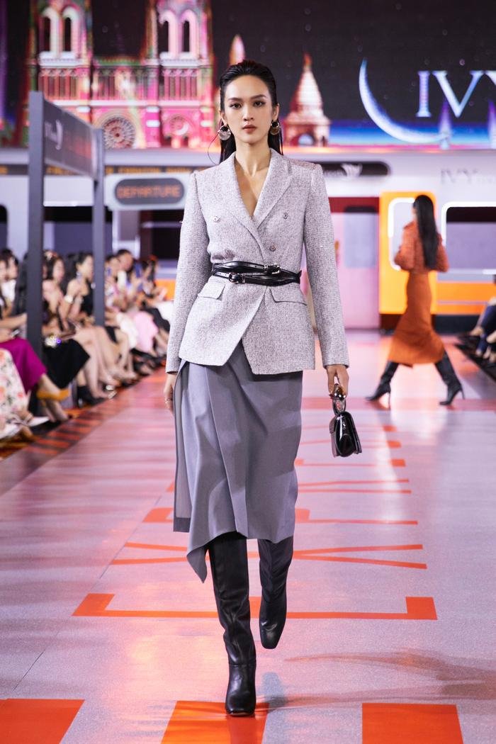 Kỳ Duyên Minh Triệu catwalk đôi ma mị trên sàn diễn: 'Chúng mình mãi mãi có nhau' Ảnh 6