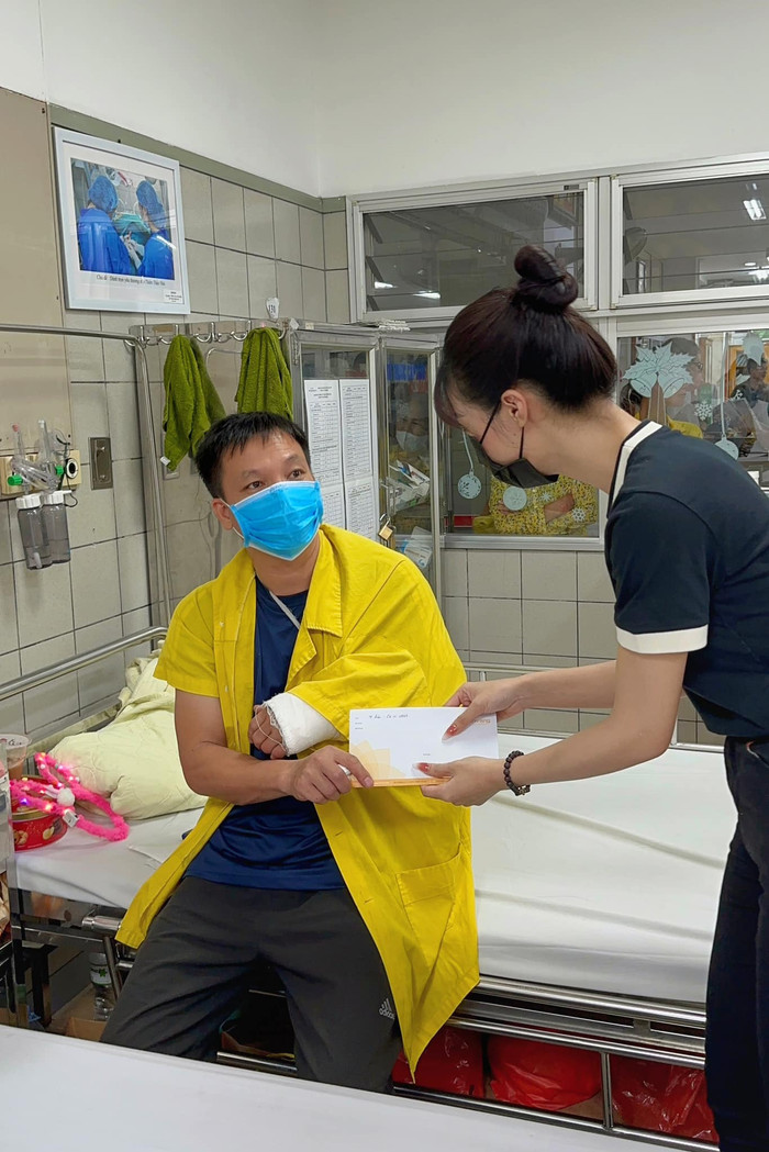 Á hậu Kiều Loan là một trong những nghệ sĩ có động thái hỗ trợ kịp thời các nạn nhân sau vụ cháy chung cư mini ở Hà Nội xảy ra vào tháng 9 vừa qua