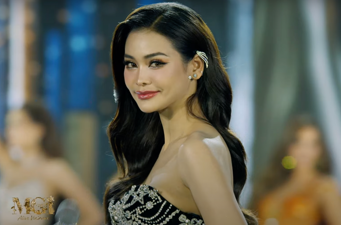 Cận cảnh sắc vóc nóng bỏng của nàng hậu sinh năm 1995 trên sân khấu Việt Nam. 