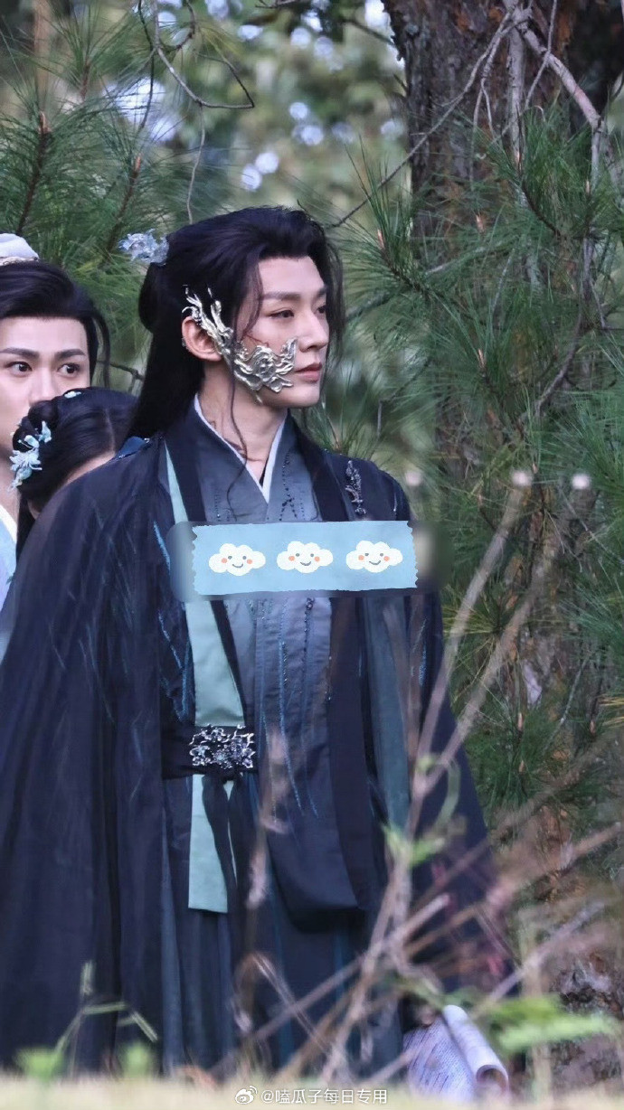 Cùng tạo hình, Đặng Vi được khen khí chất, cuốn hút hơn hẳn Vương Hạc Đệ Ảnh 4