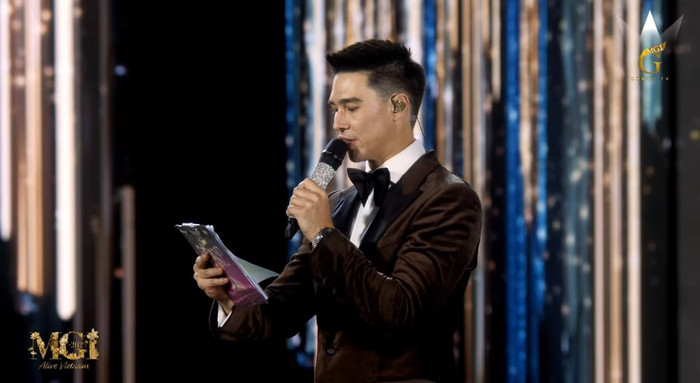 MC tên Matthew Deane Chanthavanij, là con lai hai dòng máu Thái và Anh.