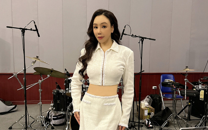 Hồ Quỳnh Hương tự tin diện áo croptop hở eo, nhan sắc suýt không nhận ra Ảnh 2