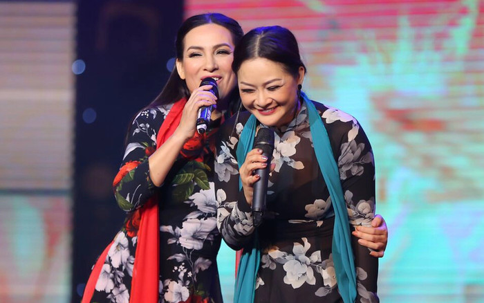 Cùng song ca bài hát 'Chờ người' nổi tiếng, Phi Nhung và Như Quỳnh khiến dân mạng khó xử Ảnh 2