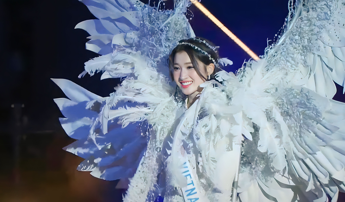 Á hậu Phương Nhi trong trang phục dân tộc 'Cò ơi' 