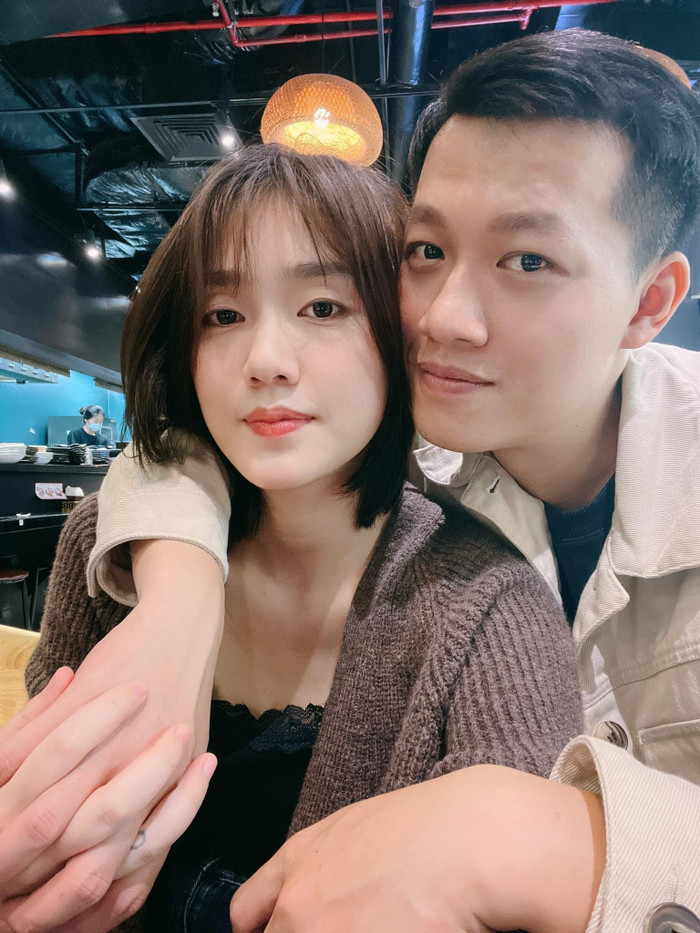 Trong một chia sẻ mới đây, Trần Ngọc cho biết bà xã là người rất khái tính nhưng cũng rất dễ trao đổi và thấu hiểu công việc của chồng.