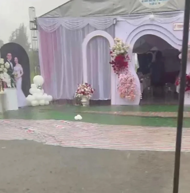 Tiệc cưới hoành tráng không một bóng người, biết lý do ai nấy đều 'nẫu ruột' thay cô dâu chú rể Ảnh 3