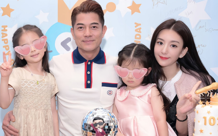 Quách Phú Thành khoe ảnh gia đình ngày trọng đại, visual vợ trẻ kém 22 tuổi chiếm spotlight Ảnh 2