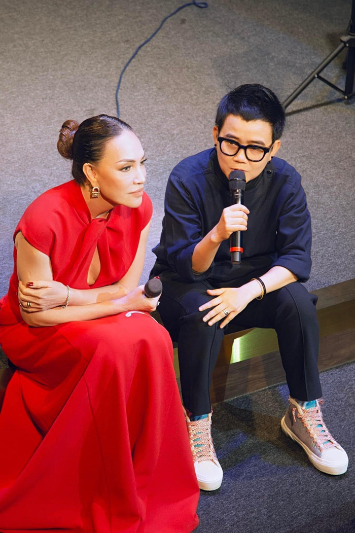 Khán giả đã quá quen thuộc với hình ảnh nhạc sĩ Phương Uyên xuất hiện trong những đêm nhạc có sự xuất hiện của ca sĩ Thanh Hà