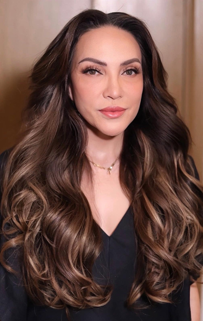 Ca sĩ Thanh Hà được nhiều người hâm mộ nhận xét ngày càng trẻ trung, xinh đẹp trông thấy khi ở bên cạnh nhạc sĩ Phương Uyên