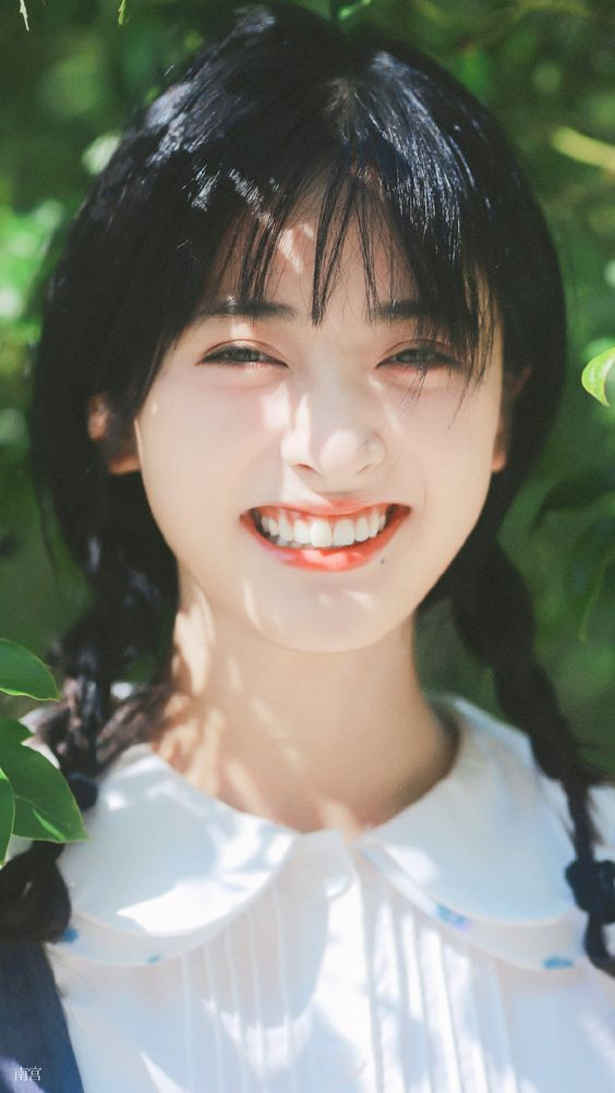 3 tiểu hoa 95 có nhiều người theo dõi nhất trên Instagram: Triệu Lộ Tư thua nữ thần thanh xuân Ảnh 6