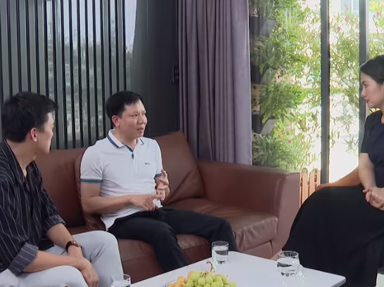 Bác sĩ Thịnh cho hay, khối lượng công việc của anh ngày một nhiều hơn, ngày càng có nhiều bệnh nhân tìm đến anh nhờ tư vấn, khám chữa bệnh