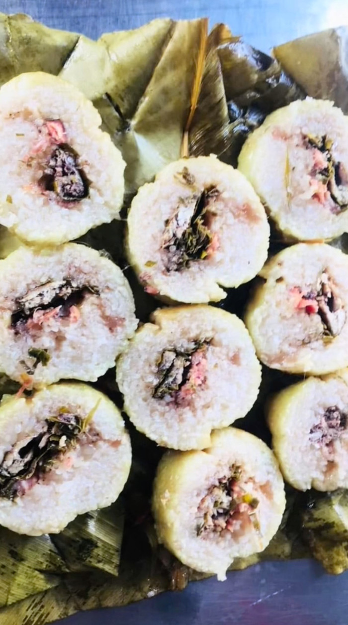 Thông thường, một nồi bánh luộc từ 6-8 tiếng, khi ướp cá và đưa cá vào làm nhân, như hầm cá rồi. 