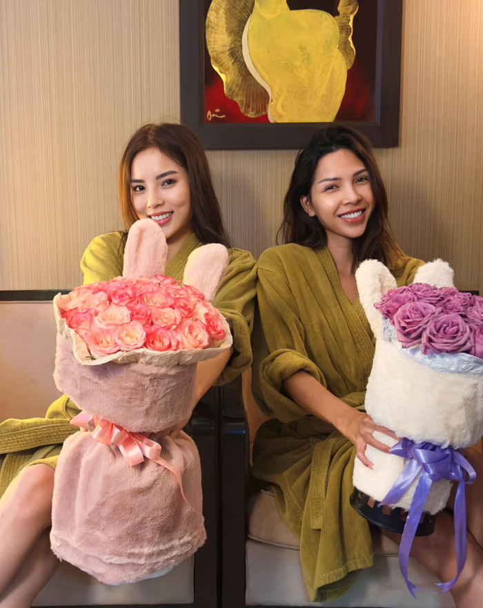 Cả hai thường xuyên diện đồ đôi, đi du lịch hay tham gia chương trình truyền hình thực tế cùng nhau.