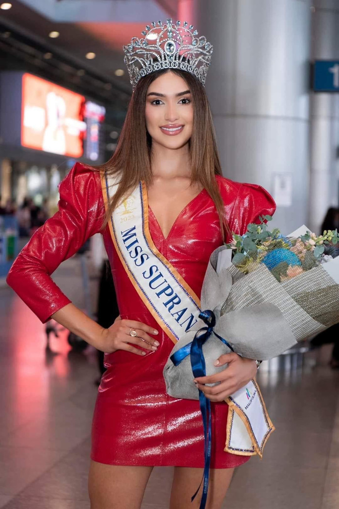 Miss Supranational 2023 đáp cánh tại Việt Nam, nhan sắc khác lạ khiến netizen 'dụi mắt' nhiều lần Ảnh 3