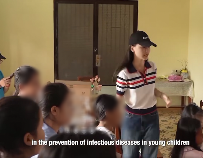 Thông thường, người làm từ thiện sẽ che chắn gương mặt của các bệnh nhân để giữ sự riêng tư giúp các bạn nhỏ dễ dàng hòa nhập với xã hội mà không bị kỳ thị. (Ảnh được SAOstar che mờ)