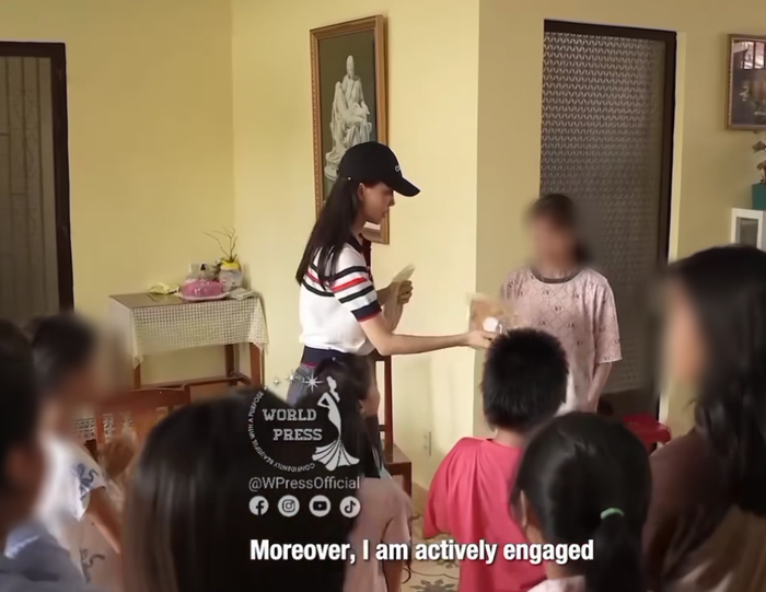 Dù nàng hậu được khen ngợi về việc phát triển dự án nhưng một số người cho rằng cô khá vô tâm và thiếu chuyên nghiệp khi công khai video đi từ thiện.  (Ảnh được SAOstar che mờ)