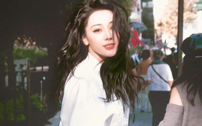 Netizen bóc trần nhân cách thật của Địch Lệ Nhiệt Ba chỉ qua 1 hành động Ảnh 2