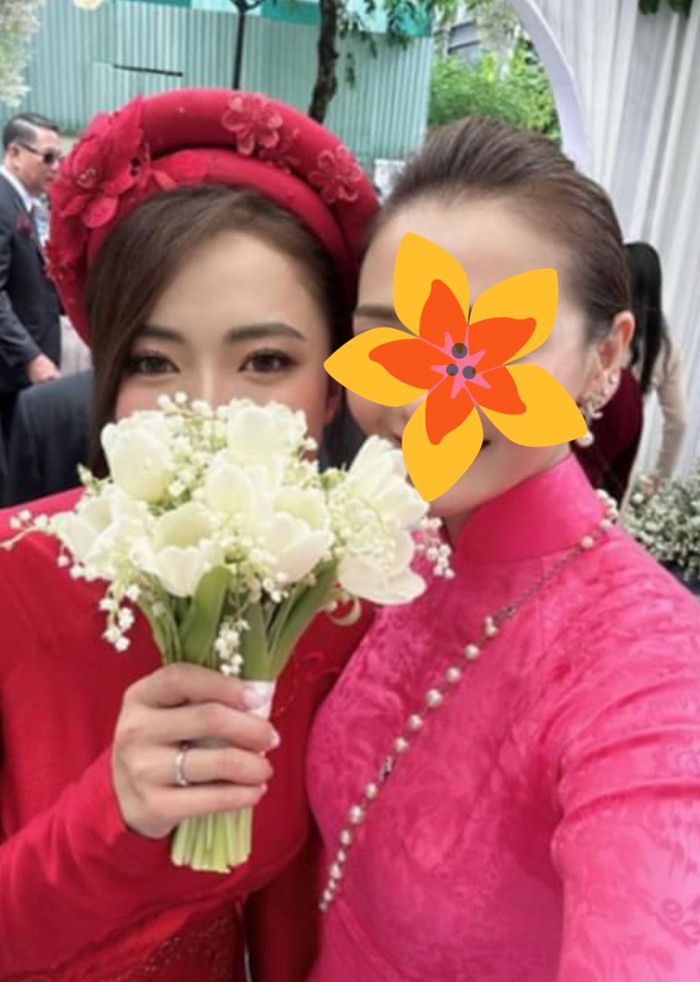 Mặc dù không hoạt động trong ngành giải trí nhưng nhan sắc của bà xã Vĩnh Thuỵ cũng xếp vào hạng hot girl. 