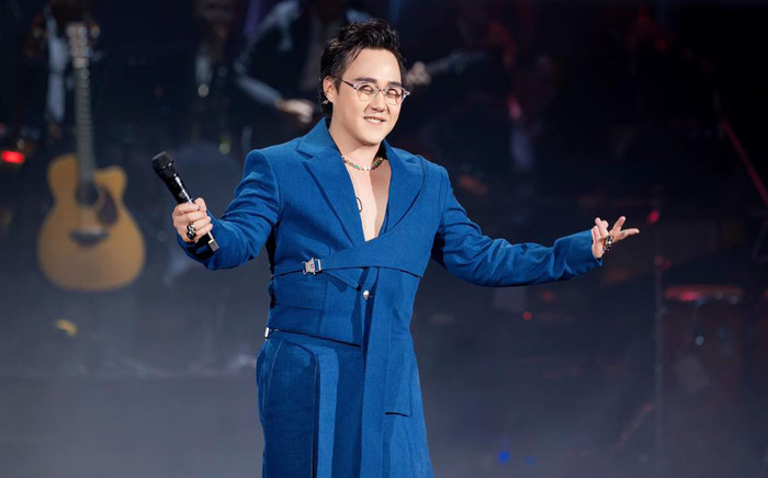 Trung Quân bị phát hiện 'xài phao' trên sân khấu, dân mạng phản ứng ra sao? Ảnh 2