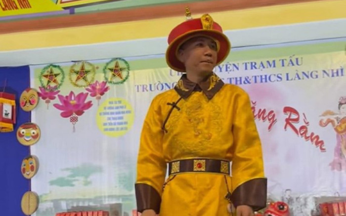 Yên Bái yêu cầu giải trình vụ Phú Lê mặc phản cảm biểu diễn Trung thu ở trường học Ảnh 2