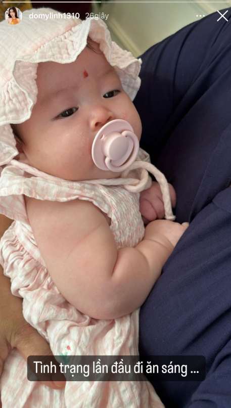 Hình ảnh hiếm hoi về ái nữ đầu lòng được Hoa hậu Đỗ Mỹ Linh chia sẻ. 