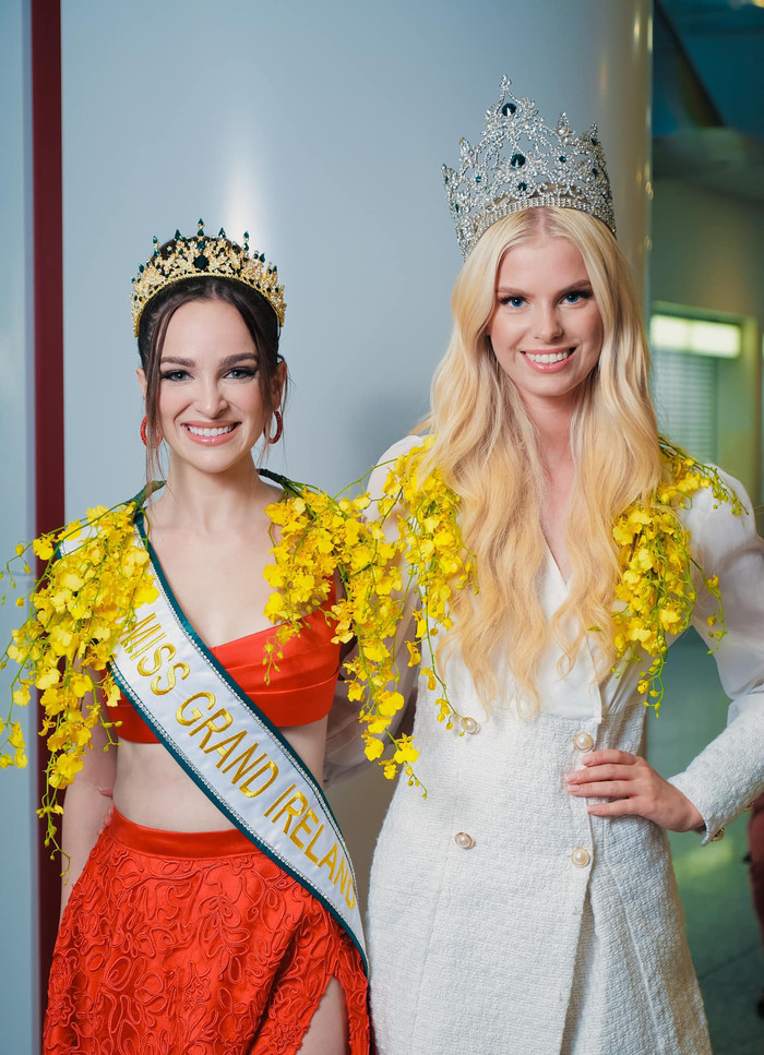 Bộ đôi vô cùng hào hứng khi đặt chân đến Việt Nam.