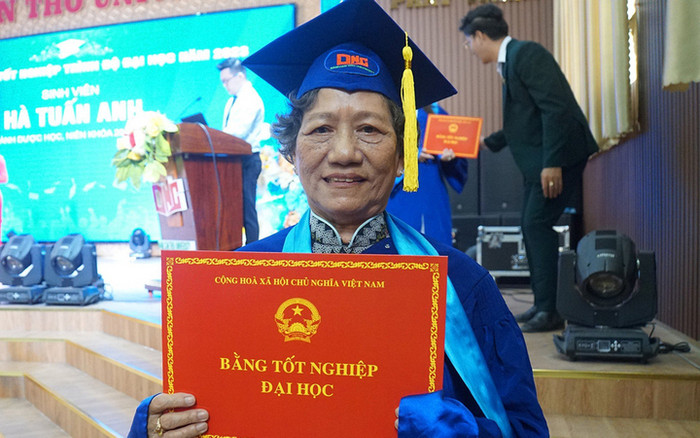 Cụ bà 75 tuổi tốt nghiệp ĐH loại giỏi, hé lộ dự định tương lai càng khiến nhiều người ngưỡng mộ Ảnh 2