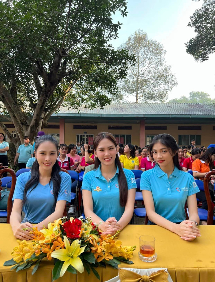 Mai Phương cùng những nàng hậu khác giam gia lễ phát động trồng cây xanh.