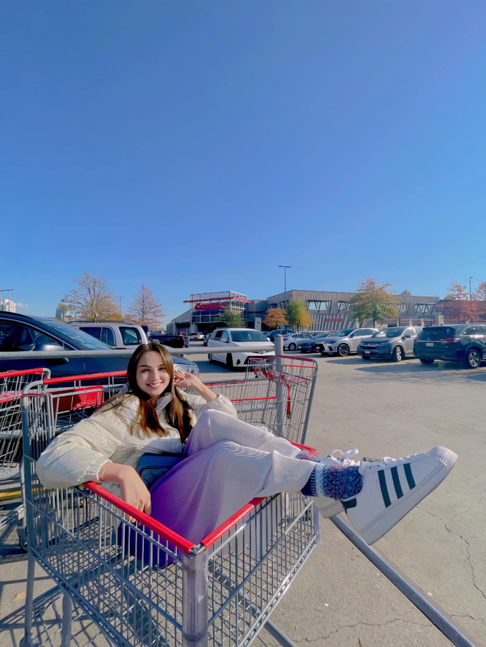 Diễm Hương tận hưởng cuộc sống thoải mái nơi xứ người.