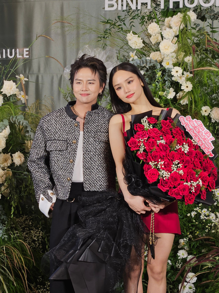 Karik diện trang phục lạ đến mừng 'ngày vui' của Miu Lê Ảnh 3