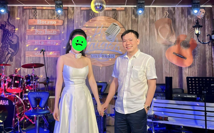 Bác sĩ Cao Hữu Thịnh nắm tay cô gái xinh đẹp đầy tình cảm, tiết lộ nghề kiếm tiền mới Ảnh 2