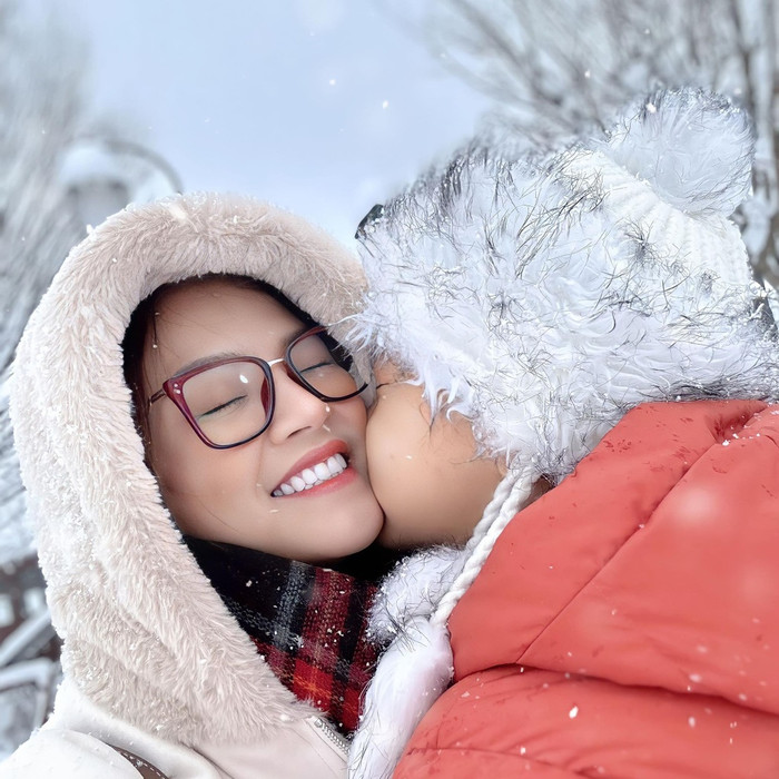 Thu Quỳnh và con trai. 