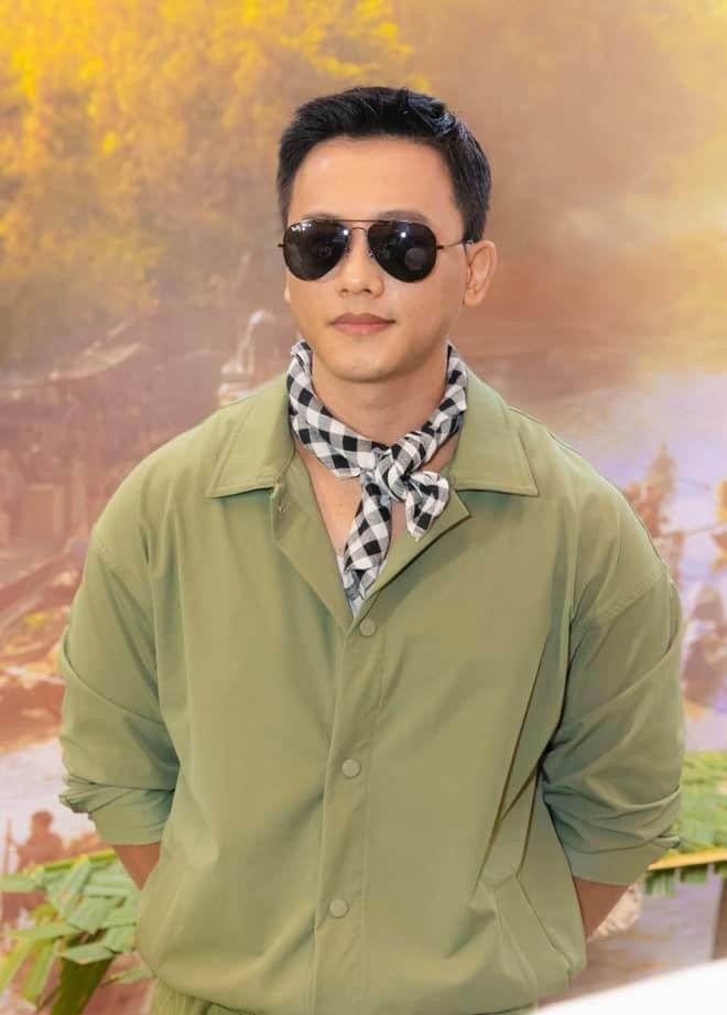 Anh được nhận xét là người nghệ sĩ cầu tiến, làm nghề tử tế. 