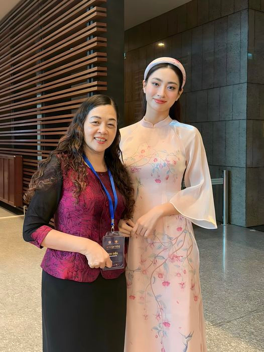 Hình ảnh mới nhất của Lương Thùy Linh khi ở bên cạnh mẹ