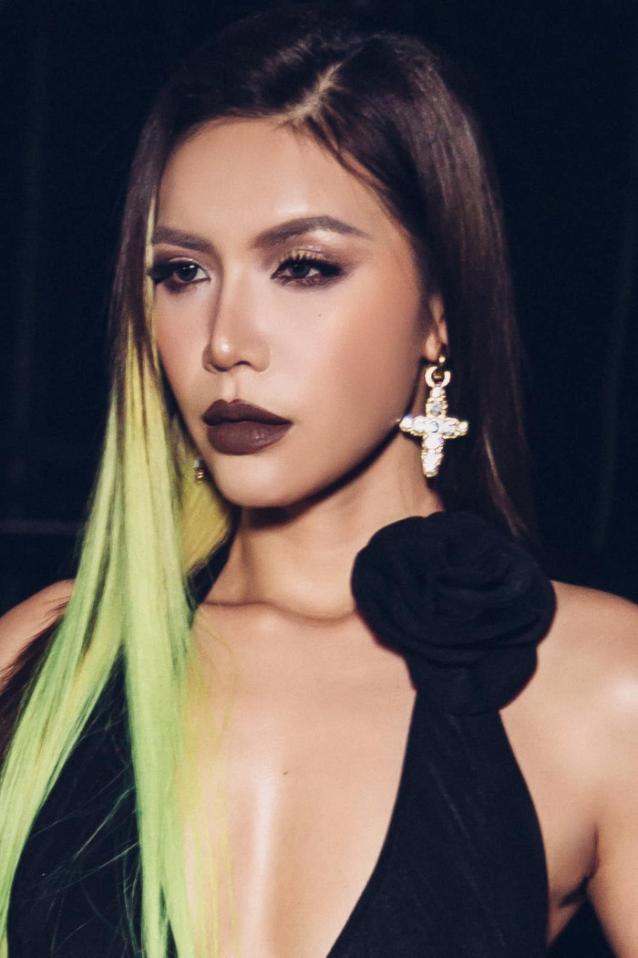 Minh Tú đã công khai bạn trai ngoại quốc sau 9 năm hẹn hò trước sự bất ngờ của khán giả. 