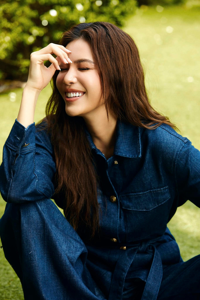 Nhưng nhiều khi cô lại nhớ về kỉ niệm ngày xưa của cả hai khi bắt gặp những điều gì đó thân thuộc trong quá khứ từng trải qua. 