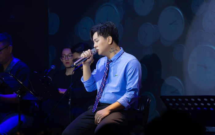Hoài Lâm bật khóc khi hát trên sân khấu, lý do khiến ai cũng bất ngờ Ảnh 2