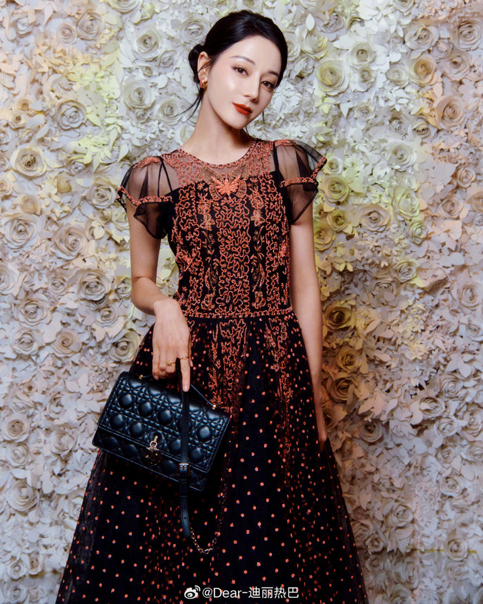 Địch Lệ Nhiệt Ba công khai là 'hoa đã có chủ', danh tính nhà trai gây chú ý Ảnh 4