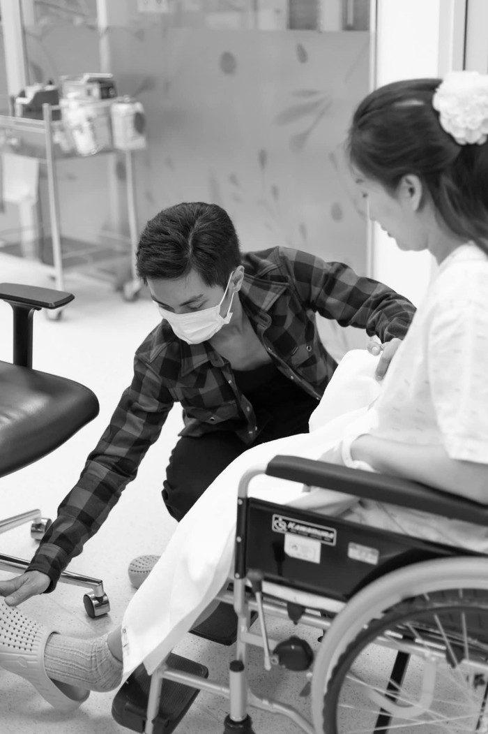 Phan Hiển luôn dành thời gian chăm sóc vợ 24/24.