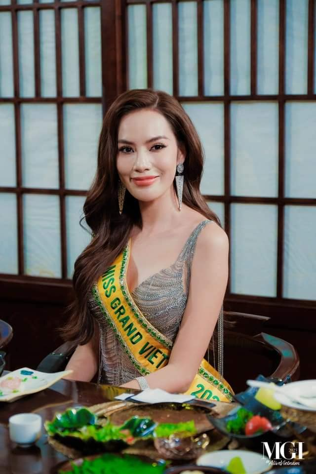 Diện mạo xinh đẹp của Hoàng Phương tại buổi tiệc cùng ông Nawat.