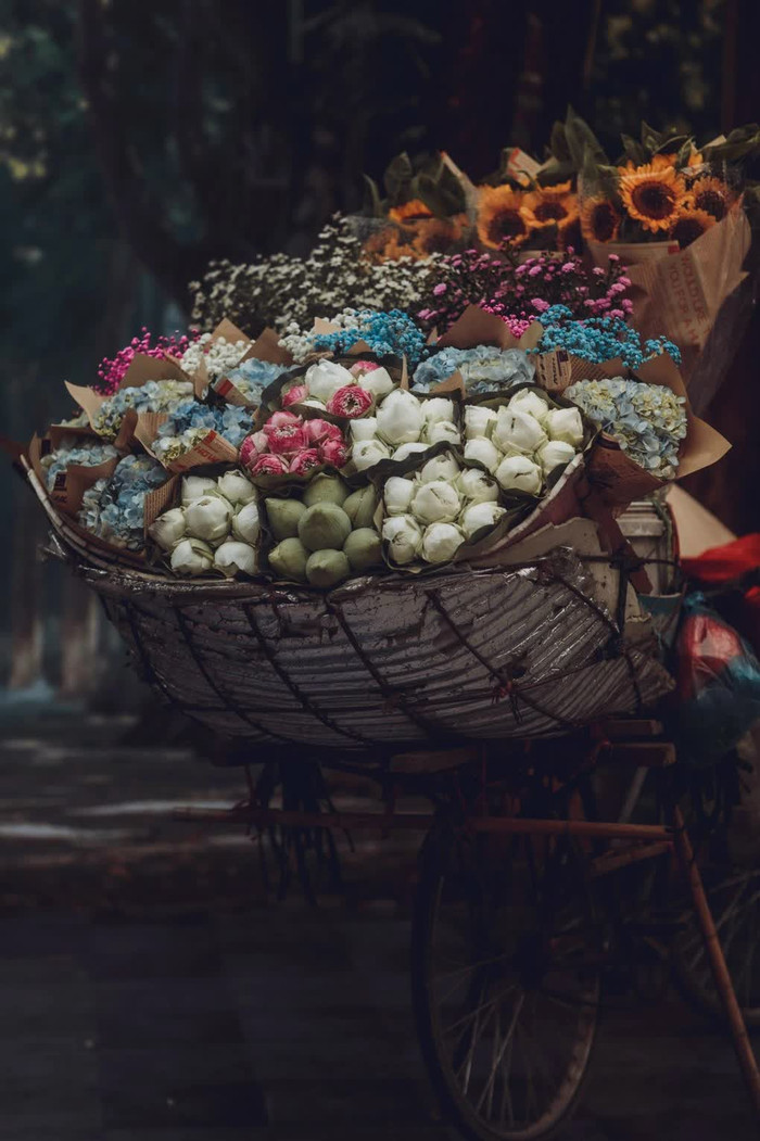 Xe hoa mùa thu Hà Nội được chuẩn bị ở đám hỏi để phục vụ khách khứa check-in