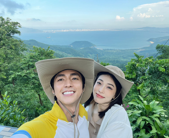 . Chính hành trình yêu của “cậu - mợ” đã truyền cảm hứng và động lực cho nhiều fan dõi theo và 'xin vía' hạnh phúc.