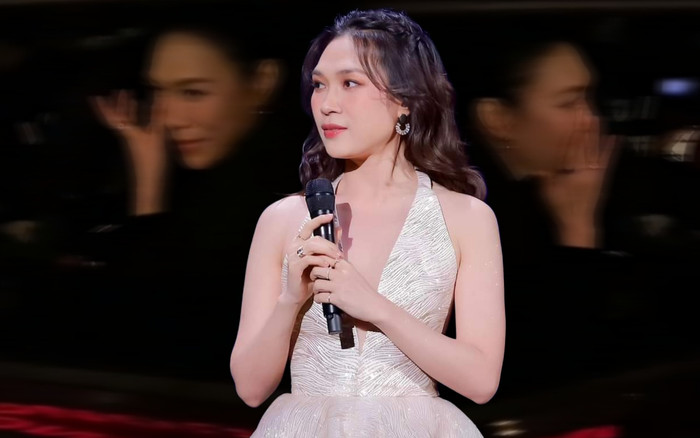 Giao lưu cùng fan trước khi ra về, Mỹ Tâm gây xôn xao vì bật khóc trên xe? Ảnh 2