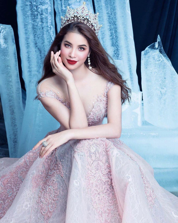 Đa số khán giả đều đang nôn nóng chờ đợi những động thái tiếp theo của Phạm Hương giữa nghi vấn chuẩn bị về nước