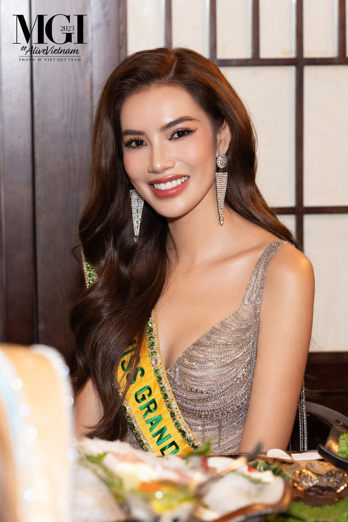 Nữ ca sĩ Việt hát tại sự kiện MGI, Hoàng Phương 'quẩy' banh nóc cùng 'đối thủ' Ảnh 4